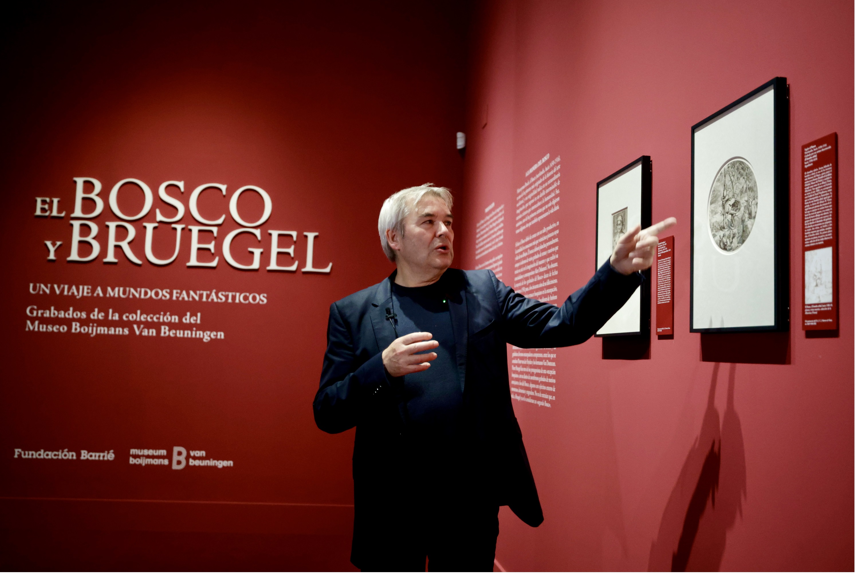 Dr. Peter van der Coelen, comisario de la exposición, en la rueda de prensa