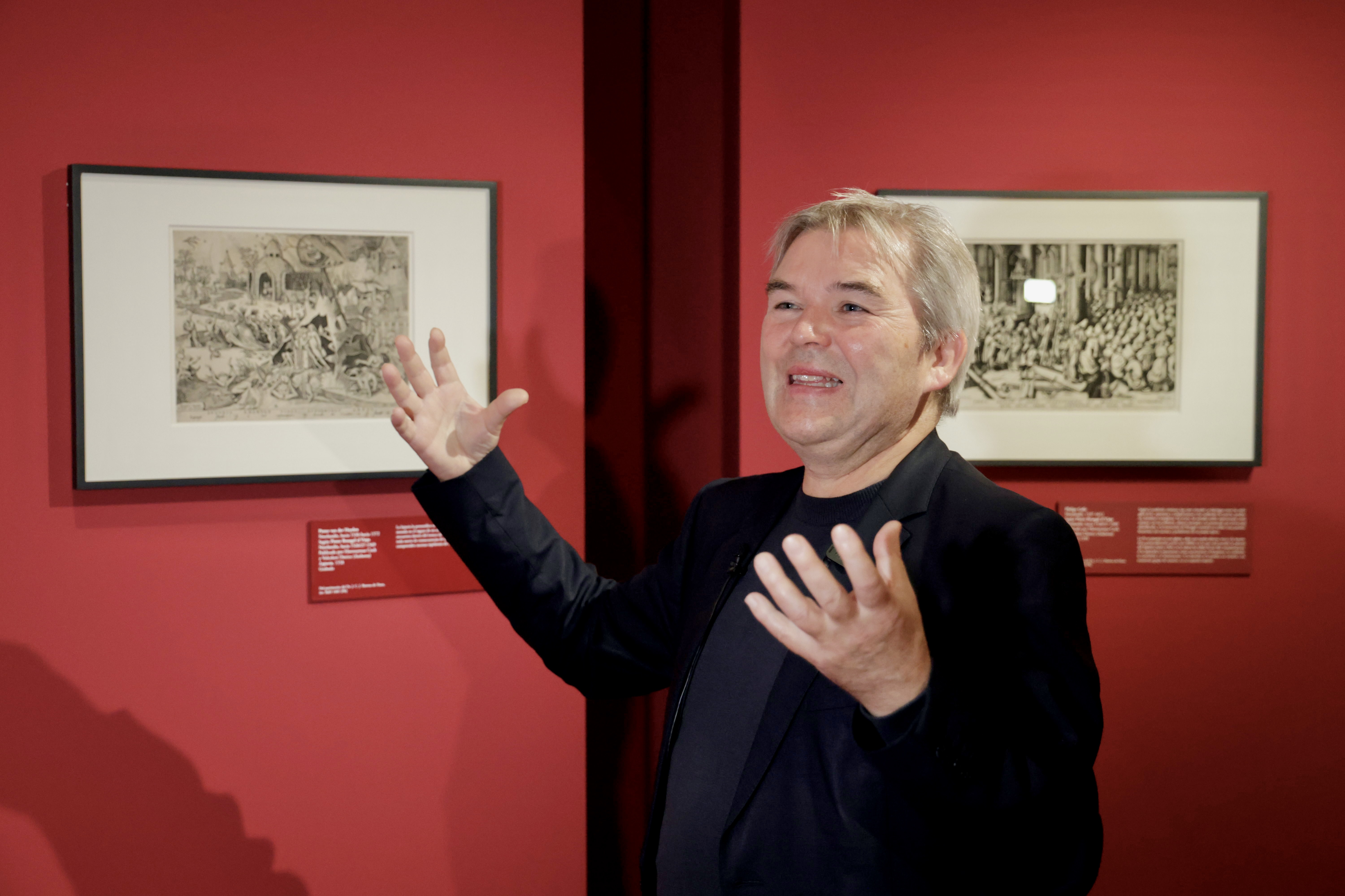 Dr. Peter van der Coelen, comisario de la exposición, en la rueda de prensa